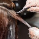 Tinture e trattamenti liscianti nocivi per i capelli: cosa c’è da sapere