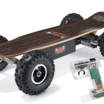 Skateboard elettrico, come usarlo in città? I suggerimenti per una esperienza positiva
